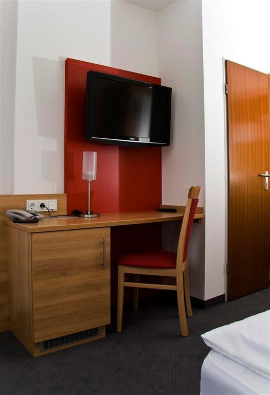 Airport Hotel Karsten Кьолн Екстериор снимка