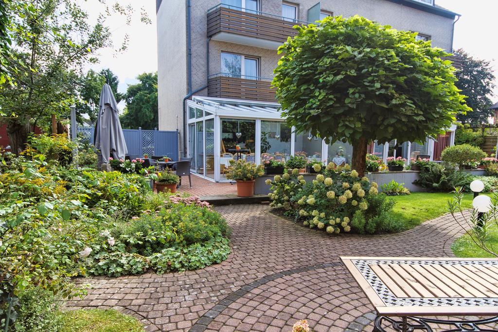 Airport Hotel Karsten Кьолн Екстериор снимка