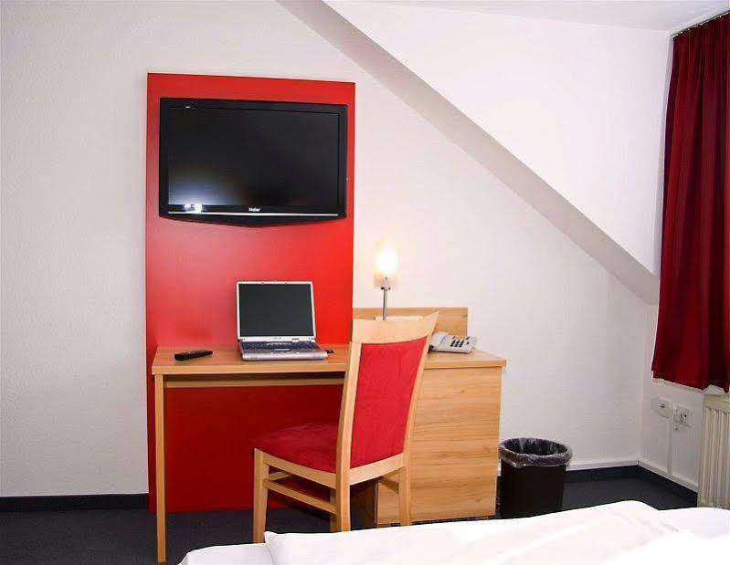 Airport Hotel Karsten Кьолн Екстериор снимка